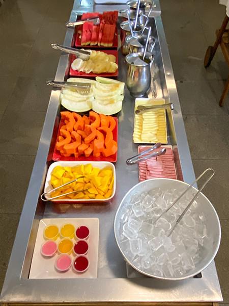 Serviço de Café da manhã completo - Hotel Rio Vermelho