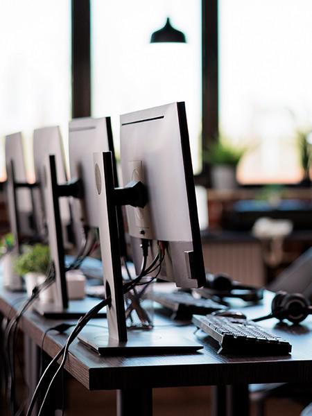 Serviço de Sala de computadores com acesso à internet - Hotel Rio Vermelho